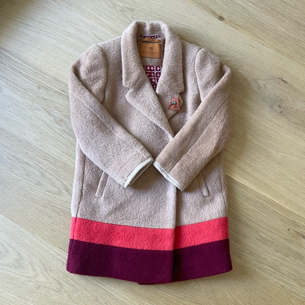 Scotch and Soda, Scotch R’Belle 50% wool, 45% polyester, 5% mohair.